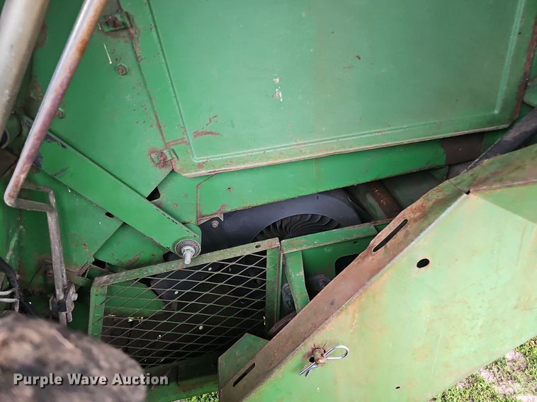 image for item EJ6222 1990 John Deere 9500 combine