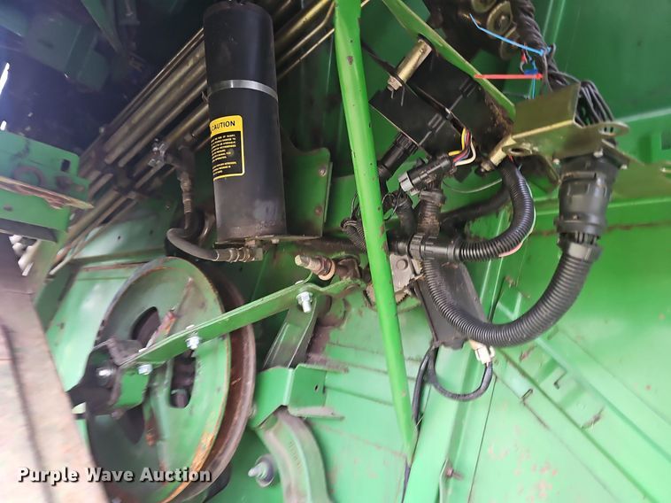 image for item EJ6222 1990 John Deere 9500 combine