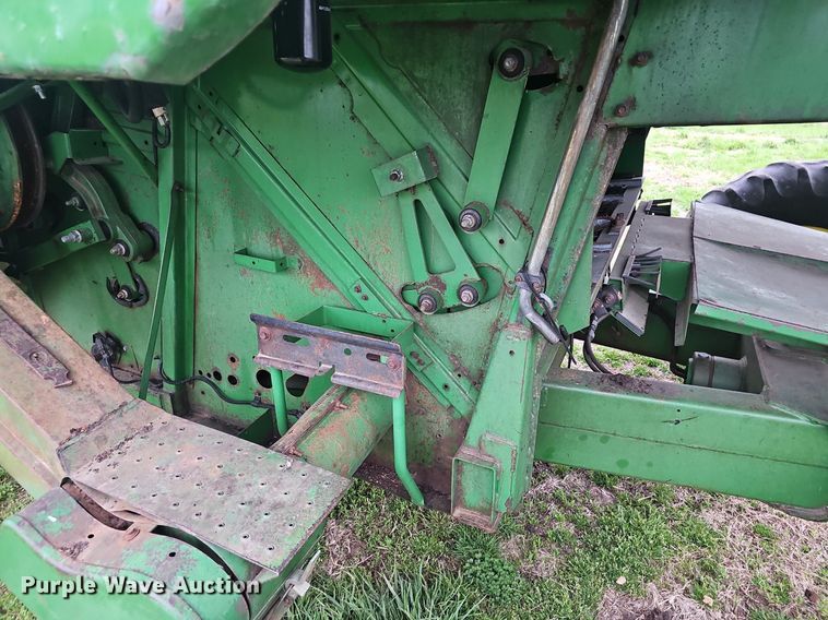 image for item EJ6222 1990 John Deere 9500 combine