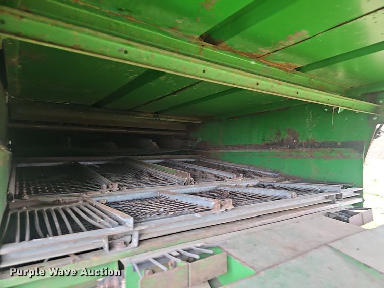 image for item EJ6222 1990 John Deere 9500 combine