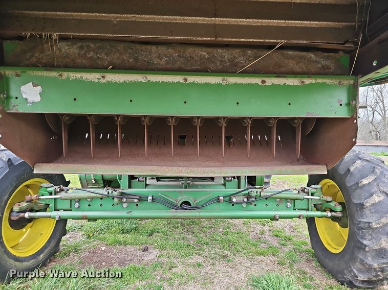 image for item EJ6222 1990 John Deere 9500 combine