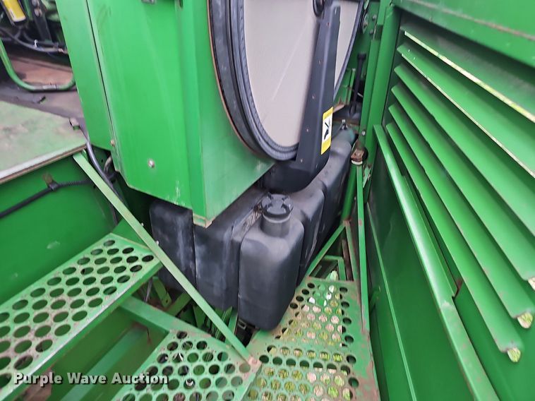 image for item EJ6222 1990 John Deere 9500 combine