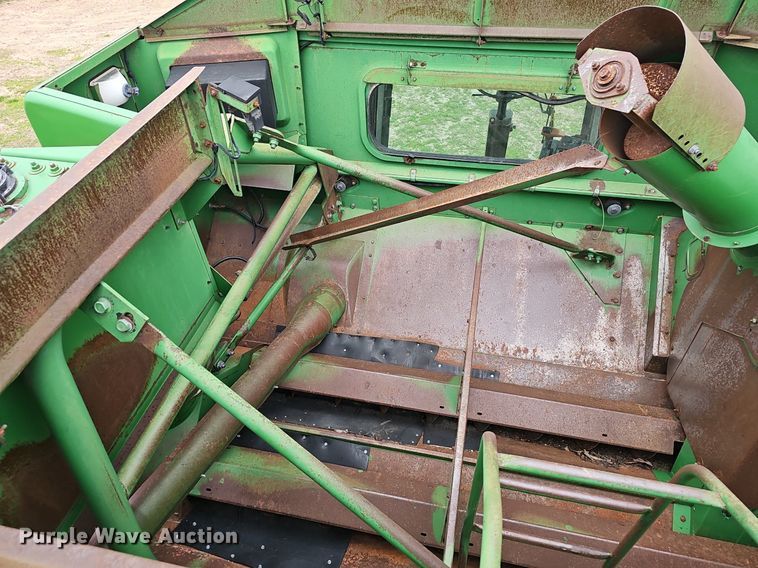image for item EJ6222 1990 John Deere 9500 combine