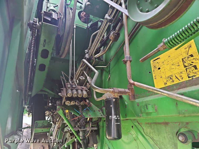 image for item EJ6222 1990 John Deere 9500 combine