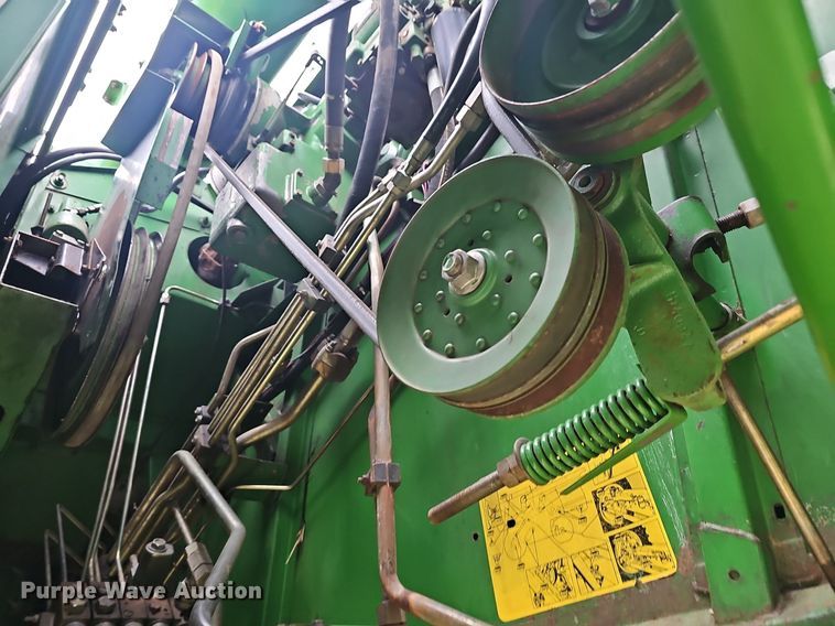 image for item EJ6222 1990 John Deere 9500 combine