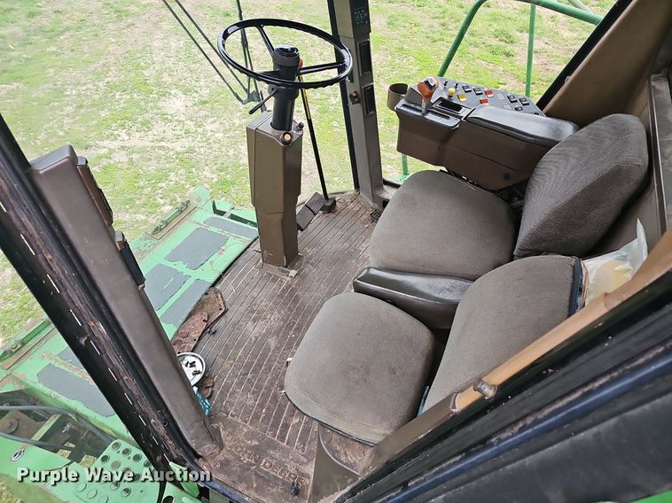 image for item EJ6222 1990 John Deere 9500 combine