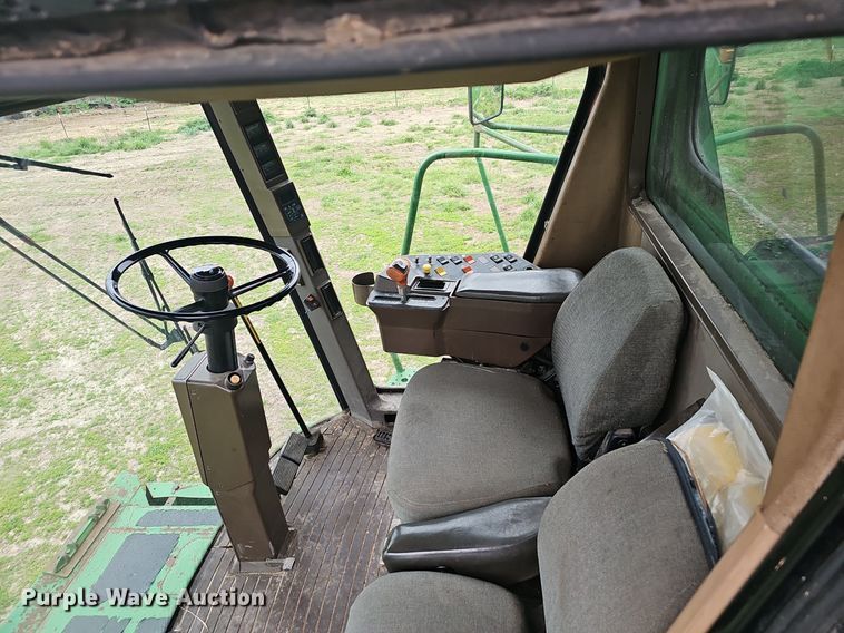 image for item EJ6222 1990 John Deere 9500 combine