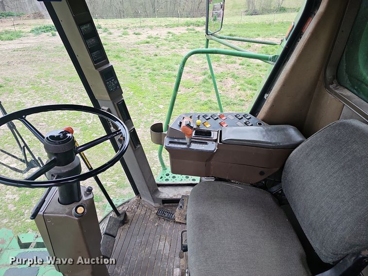 image for item EJ6222 1990 John Deere 9500 combine