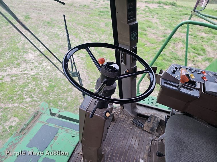 image for item EJ6222 1990 John Deere 9500 combine