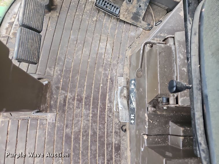 image for item EJ6222 1990 John Deere 9500 combine