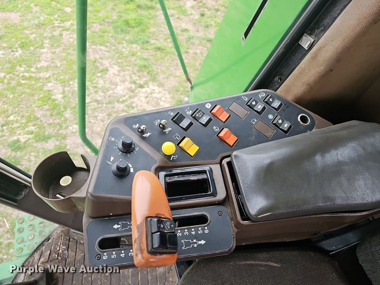 image for item EJ6222 1990 John Deere 9500 combine