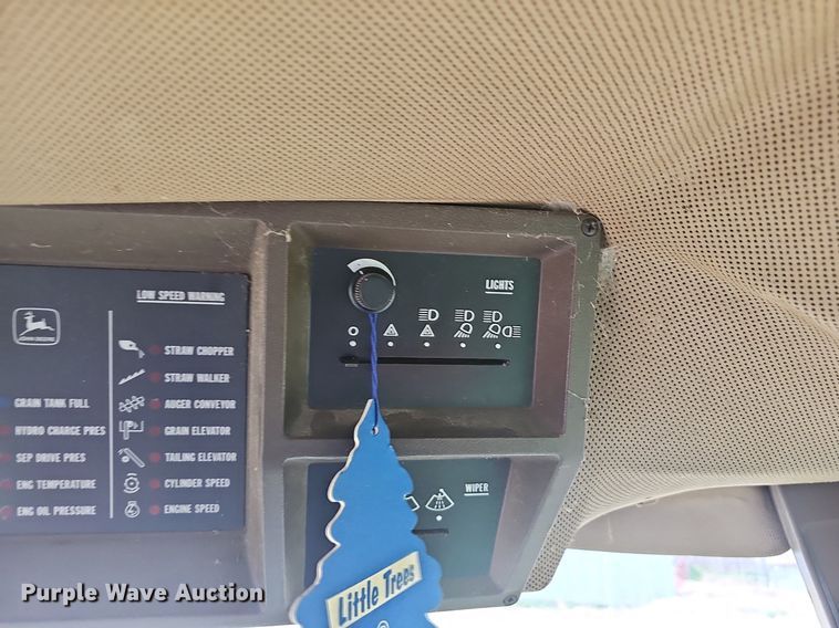 image for item EJ6222 1990 John Deere 9500 combine