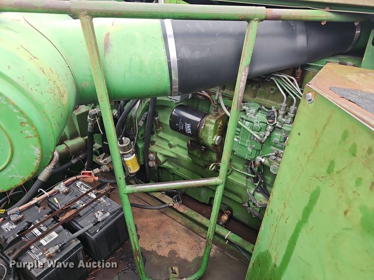 image for item EJ6222 1990 John Deere 9500 combine