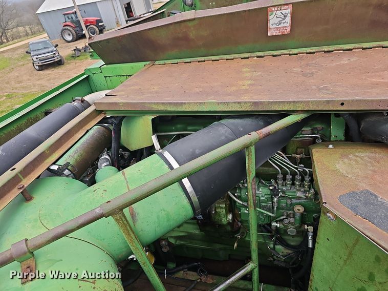 image for item EJ6222 1990 John Deere 9500 combine