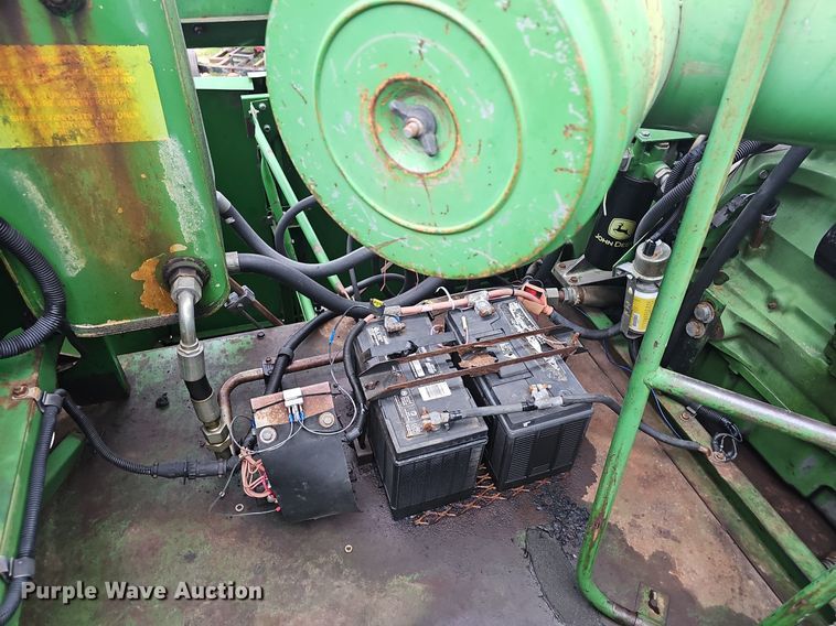image for item EJ6222 1990 John Deere 9500 combine