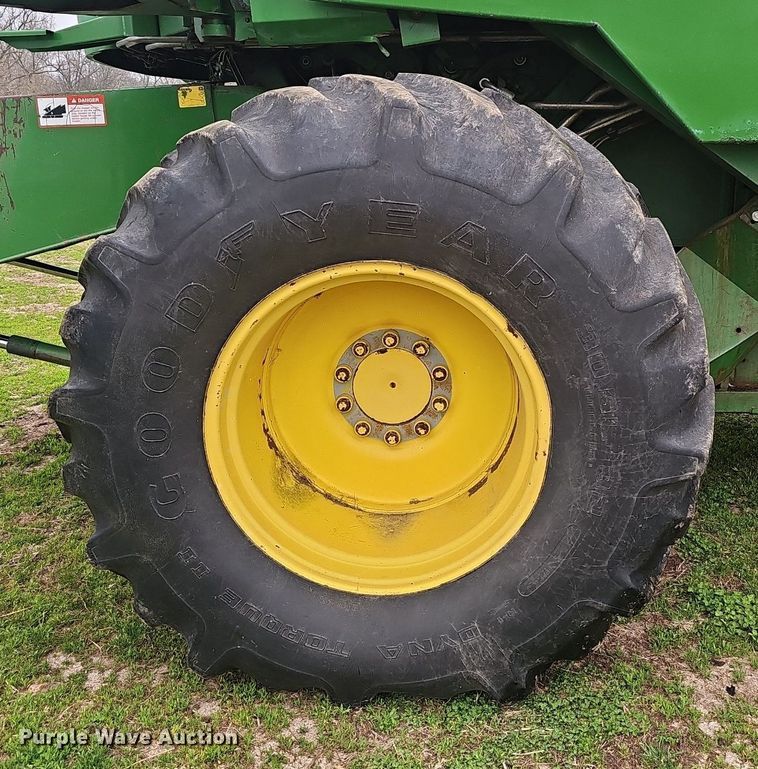 image for item EJ6222 1990 John Deere 9500 combine