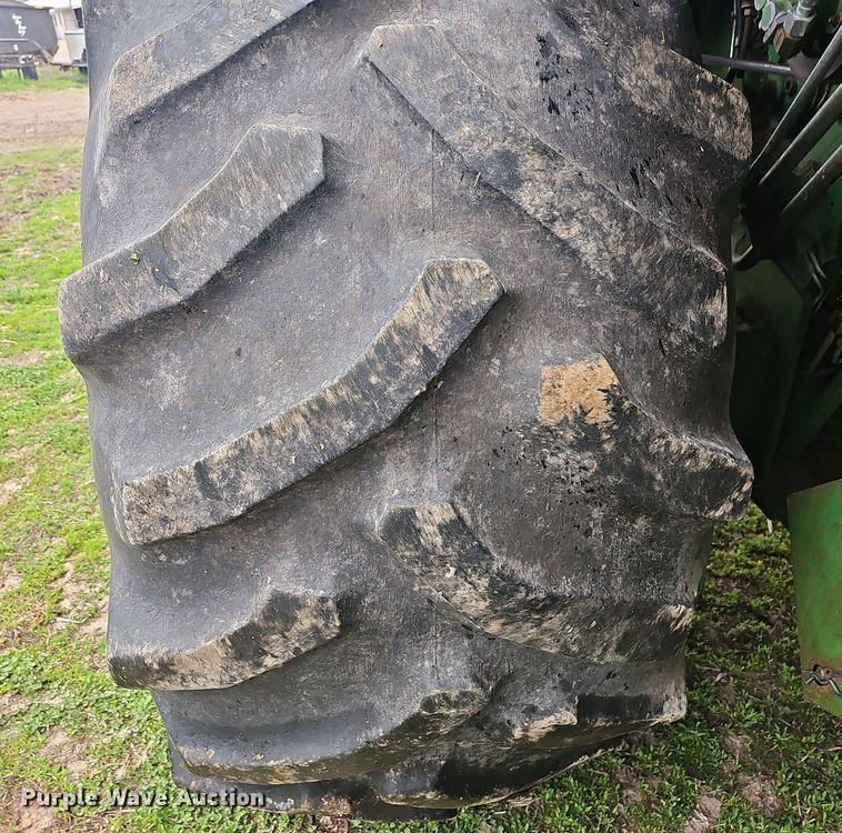 image for item EJ6222 1990 John Deere 9500 combine