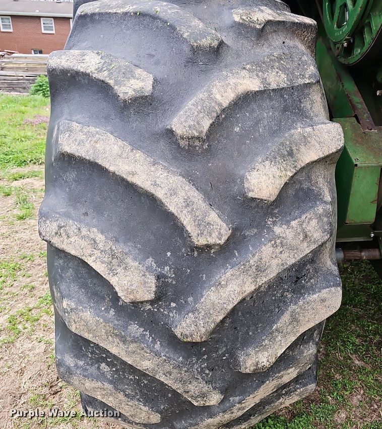 image for item EJ6222 1990 John Deere 9500 combine