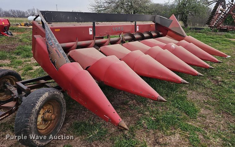image for item EJ6223 Case 1063-155 corn head
