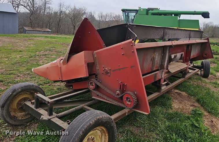 image for item EJ6223 Case 1063-155 corn head