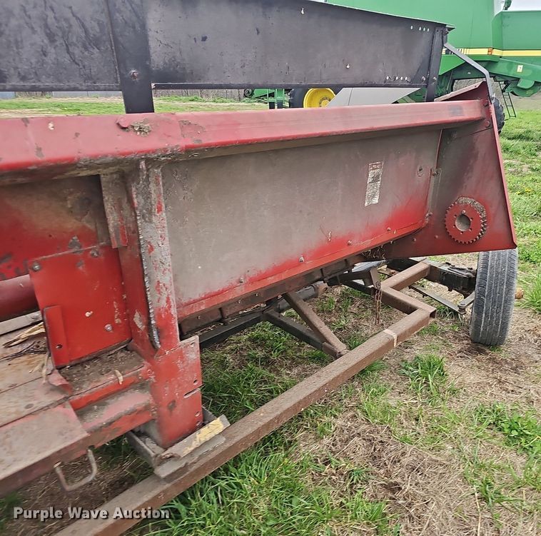 image for item EJ6223 Case 1063-155 corn head