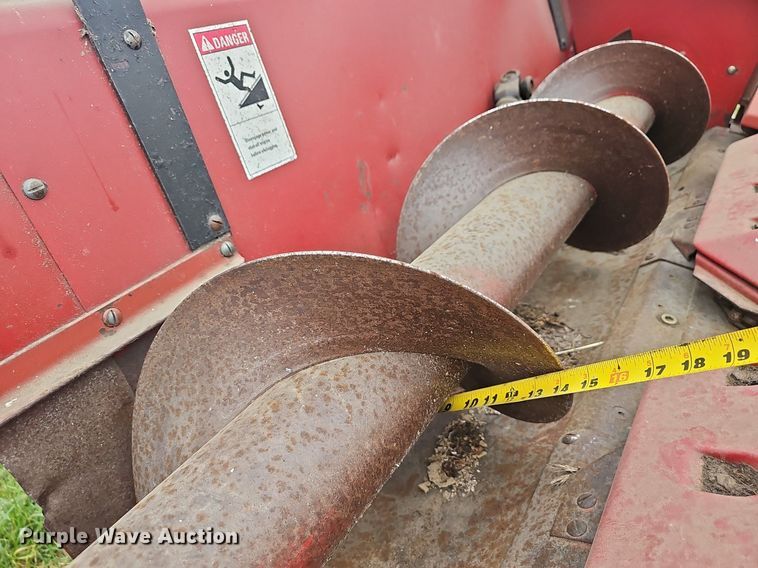 image for item EJ6223 Case 1063-155 corn head