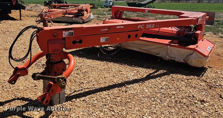 image for item EJ6269 Kuhn FC352G disc mower