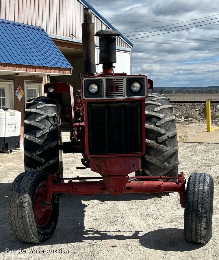 image for item EK4458 1974 International Farmall 1466  tractor