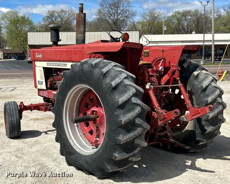image for item EK4458 1974 International Farmall 1466  tractor
