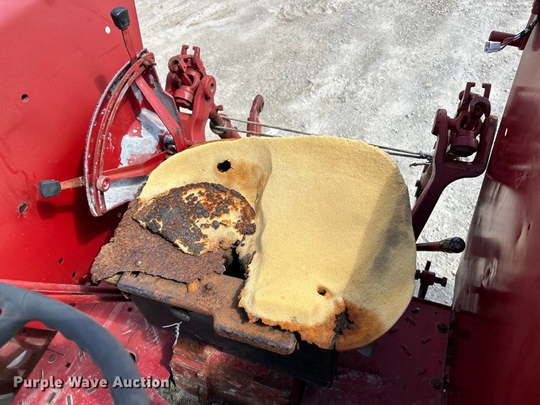 image for item EK4458 1974 International Farmall 1466  tractor