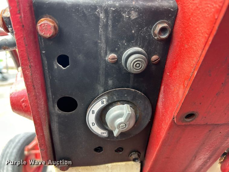 image for item EK4458 1974 International Farmall 1466  tractor