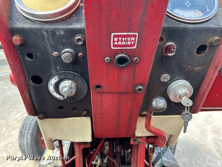 image for item EK4458 1974 International Farmall 1466  tractor