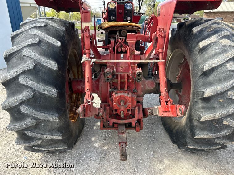 image for item EK4458 1974 International Farmall 1466  tractor