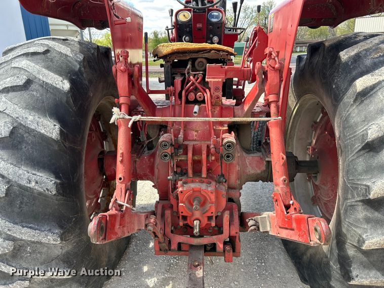 image for item EK4458 1974 International Farmall 1466  tractor