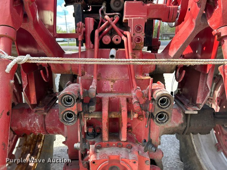 image for item EK4458 1974 International Farmall 1466  tractor