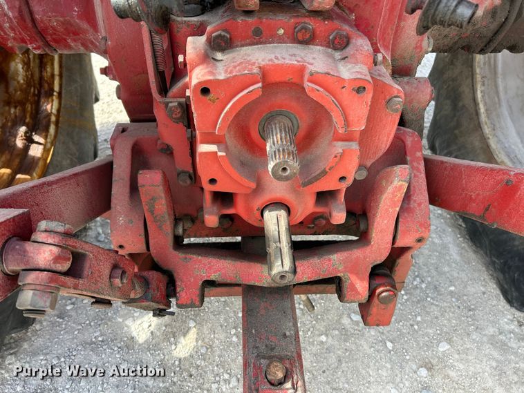 image for item EK4458 1974 International Farmall 1466  tractor
