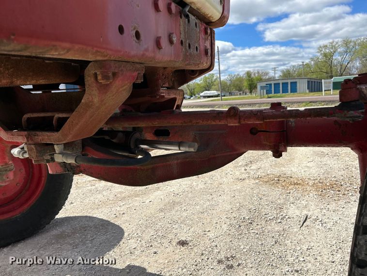 image for item EK4458 1974 International Farmall 1466  tractor