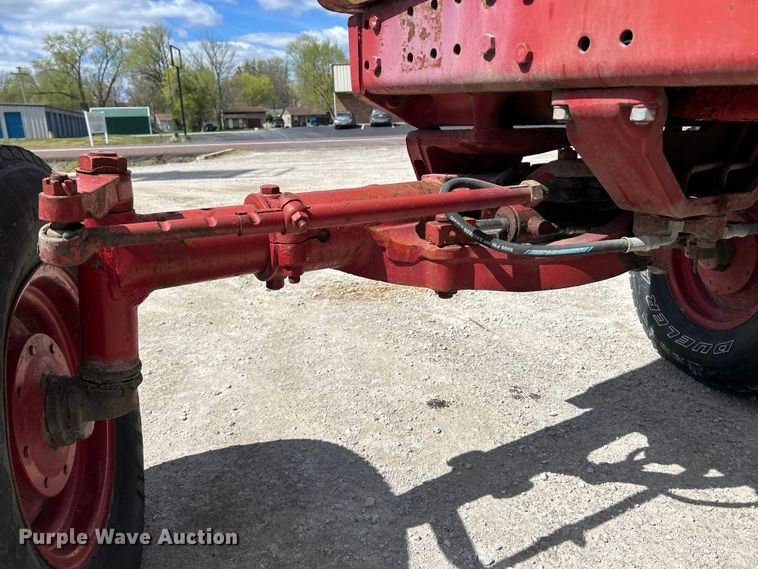 image for item EK4458 1974 International Farmall 1466  tractor