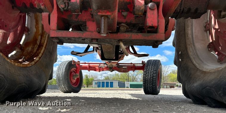 image for item EK4458 1974 International Farmall 1466  tractor