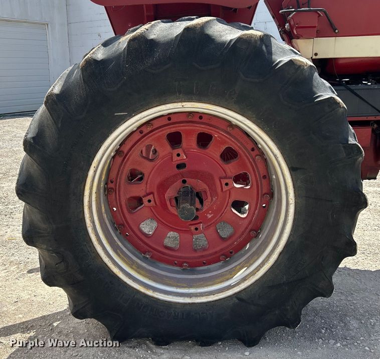 image for item EK4458 1974 International Farmall 1466  tractor