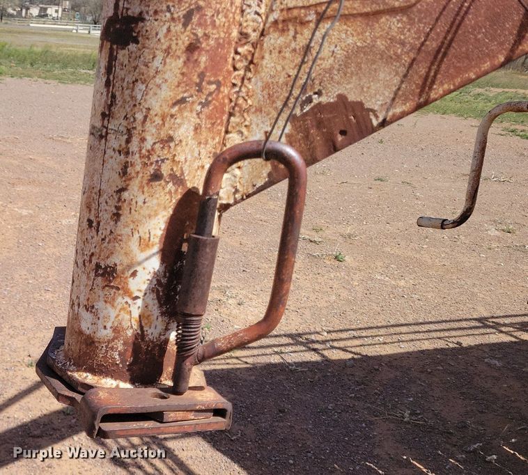 image for item KD9261 1983 Gooseneck  24X6 livestock trailer