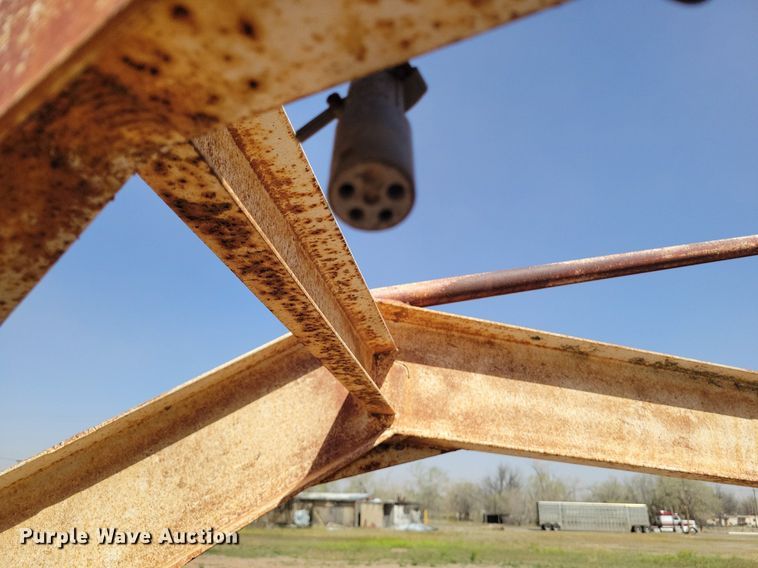 image for item KD9261 1983 Gooseneck  24X6 livestock trailer