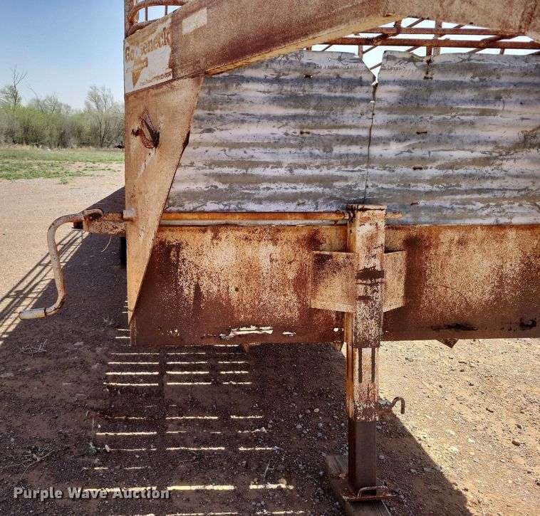 image for item KD9261 1983 Gooseneck  24X6 livestock trailer