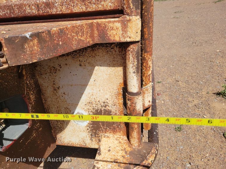 image for item KD9261 1983 Gooseneck  24X6 livestock trailer