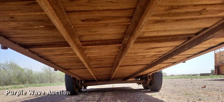 image for item KD9261 1983 Gooseneck  24X6 livestock trailer