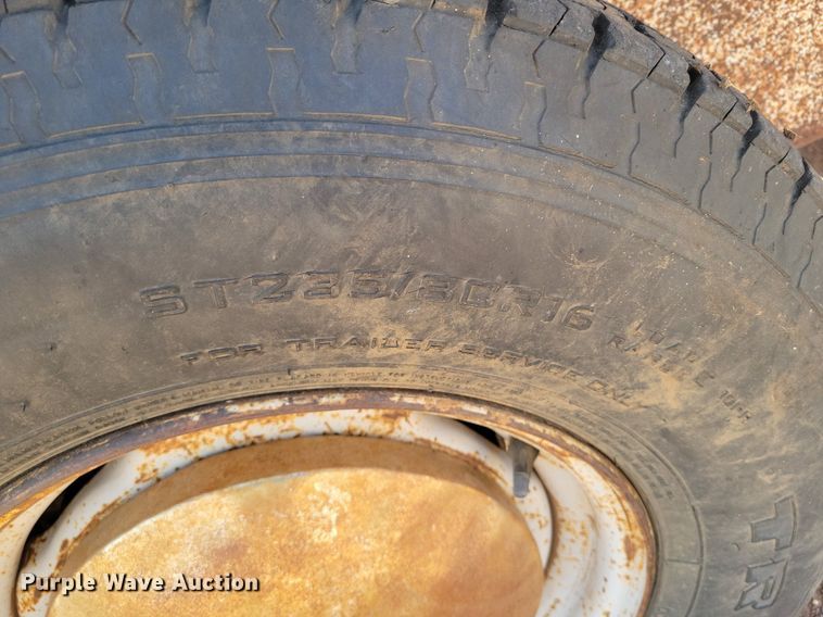 image for item KD9261 1983 Gooseneck  24X6 livestock trailer