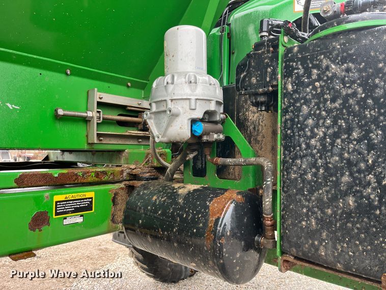 image for item LD9366 2018 John Deere R4038 spreader