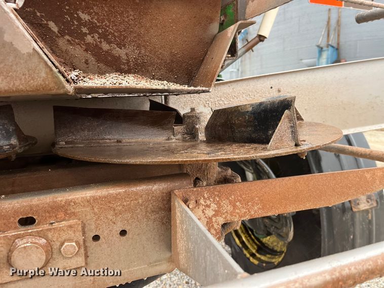 image for item LD9366 2018 John Deere R4038 spreader