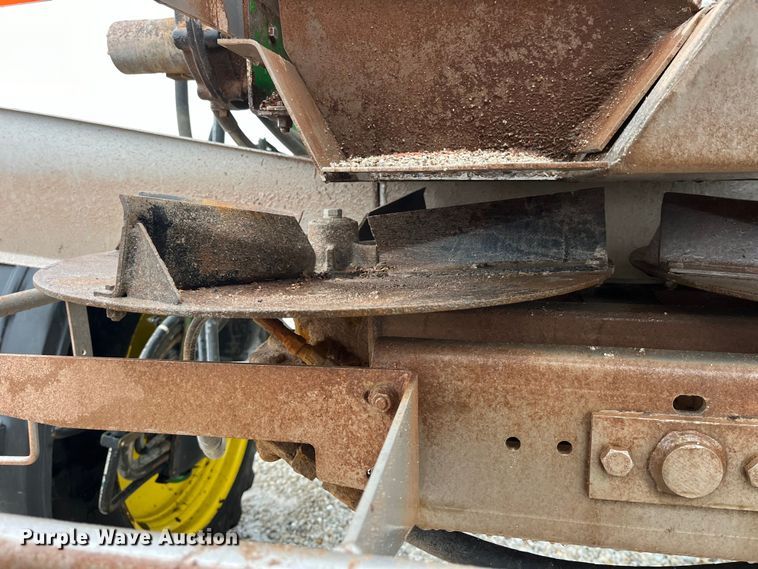 image for item LD9366 2018 John Deere R4038 spreader