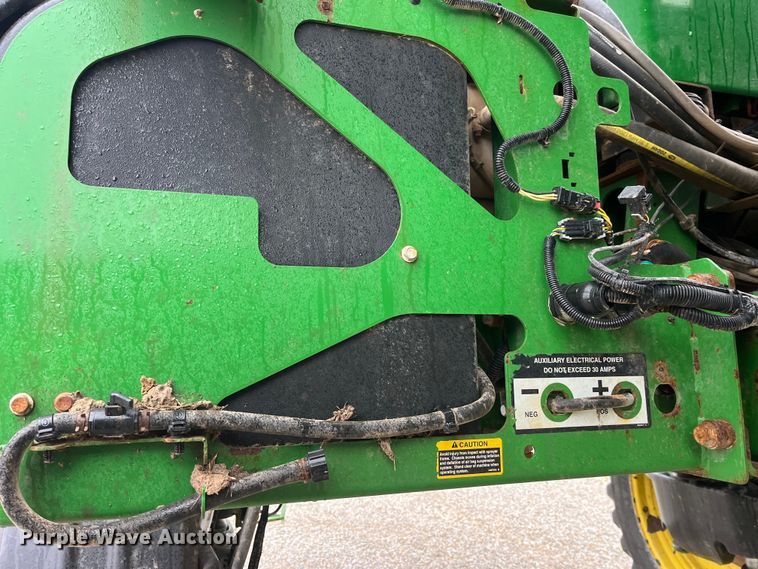 image for item LD9366 2018 John Deere R4038 spreader